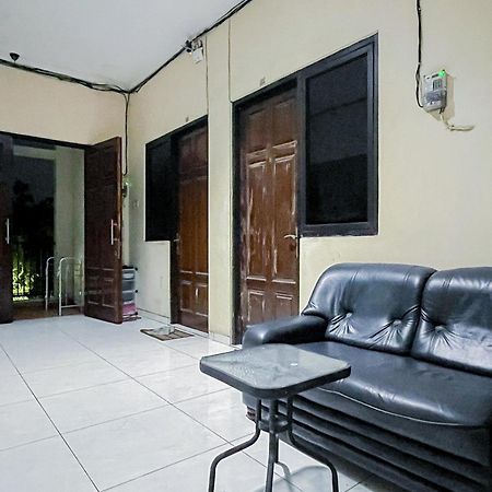Reddoorz At Graha 99 Simomulyo Hotel Surabaya Exterior photo