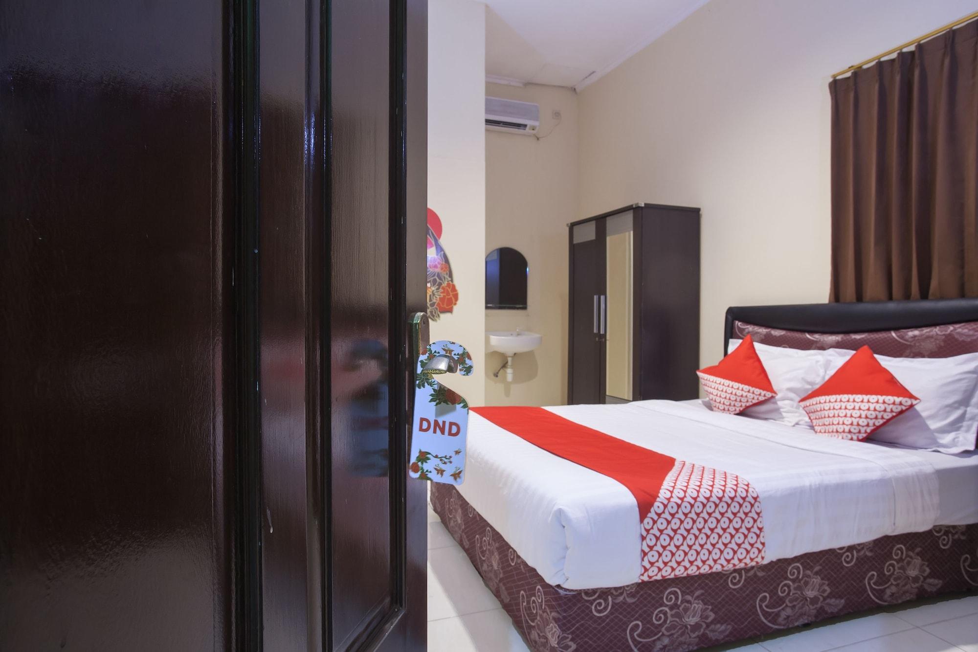 Reddoorz At Graha 99 Simomulyo Hotel Surabaya Exterior photo