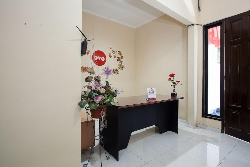 Reddoorz At Graha 99 Simomulyo Hotel Surabaya Exterior photo