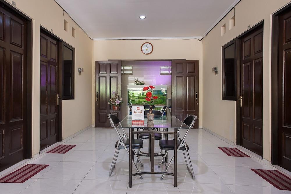 Reddoorz At Graha 99 Simomulyo Hotel Surabaya Exterior photo