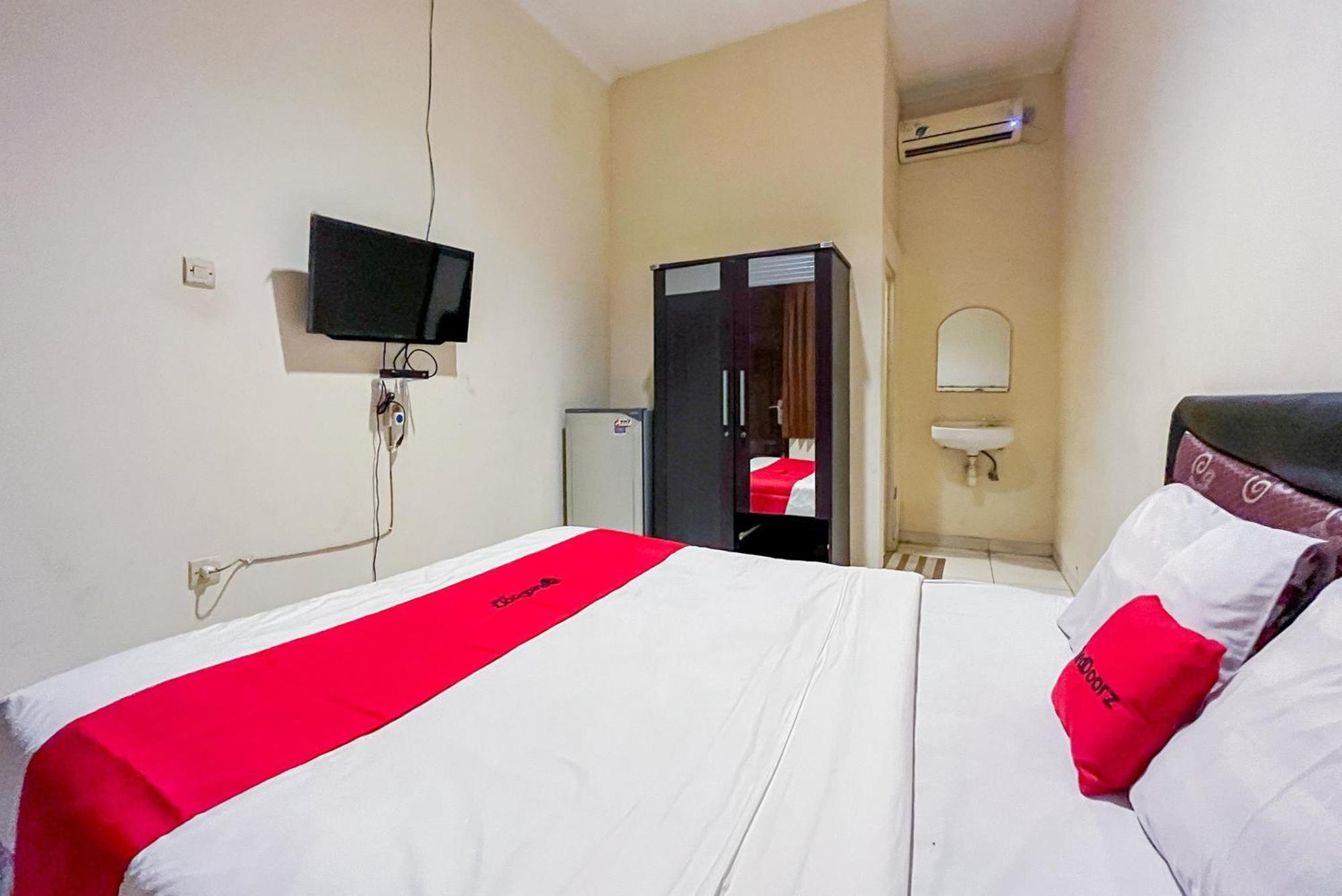 Reddoorz At Graha 99 Simomulyo Hotel Surabaya Exterior photo