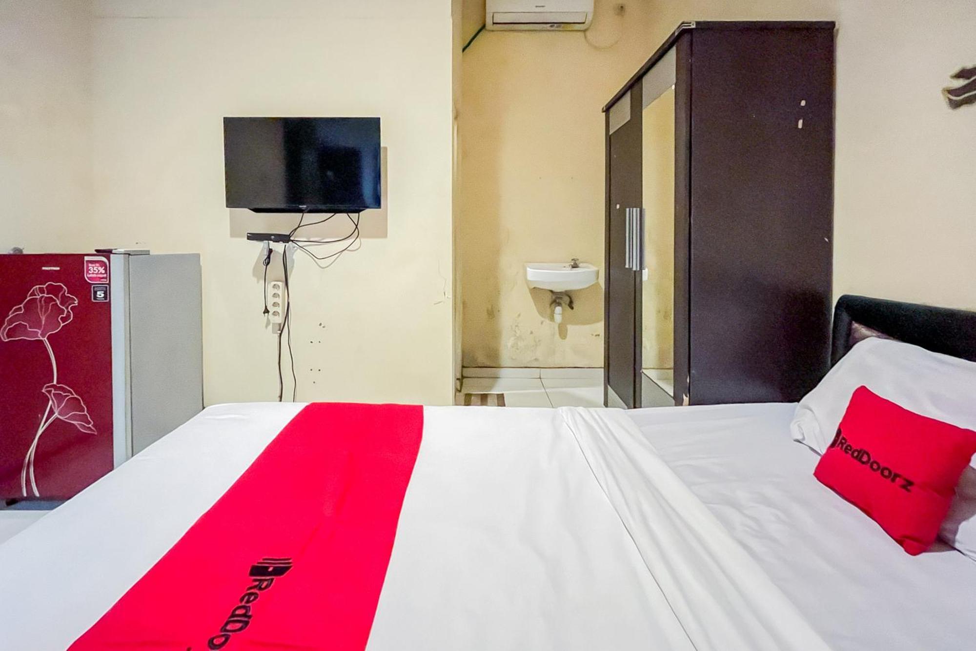 Reddoorz At Graha 99 Simomulyo Hotel Surabaya Exterior photo