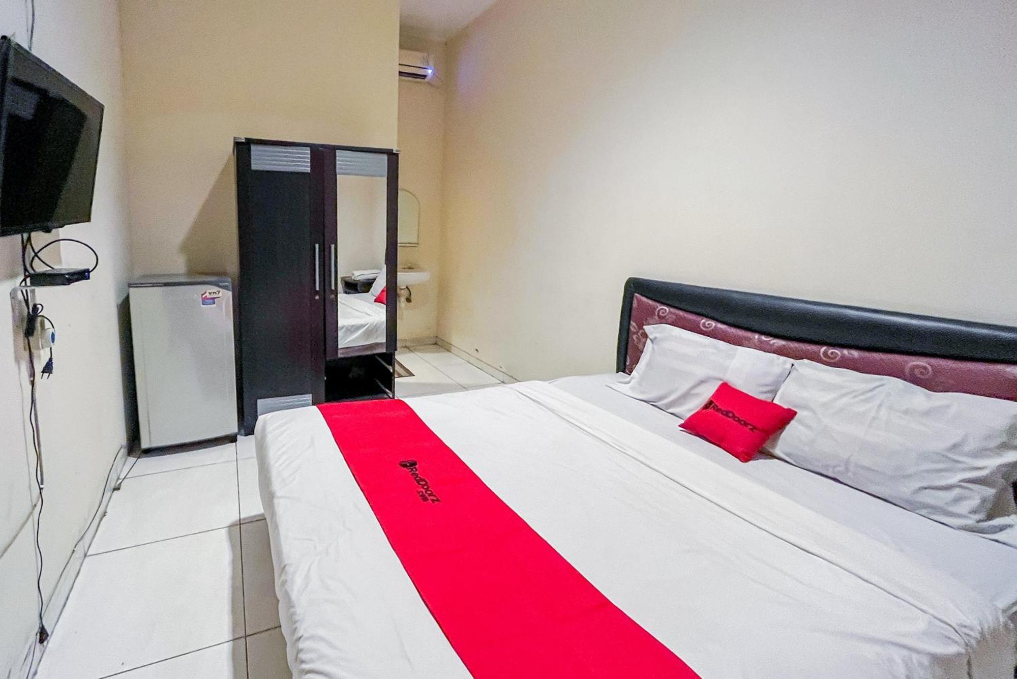 Reddoorz At Graha 99 Simomulyo Hotel Surabaya Exterior photo