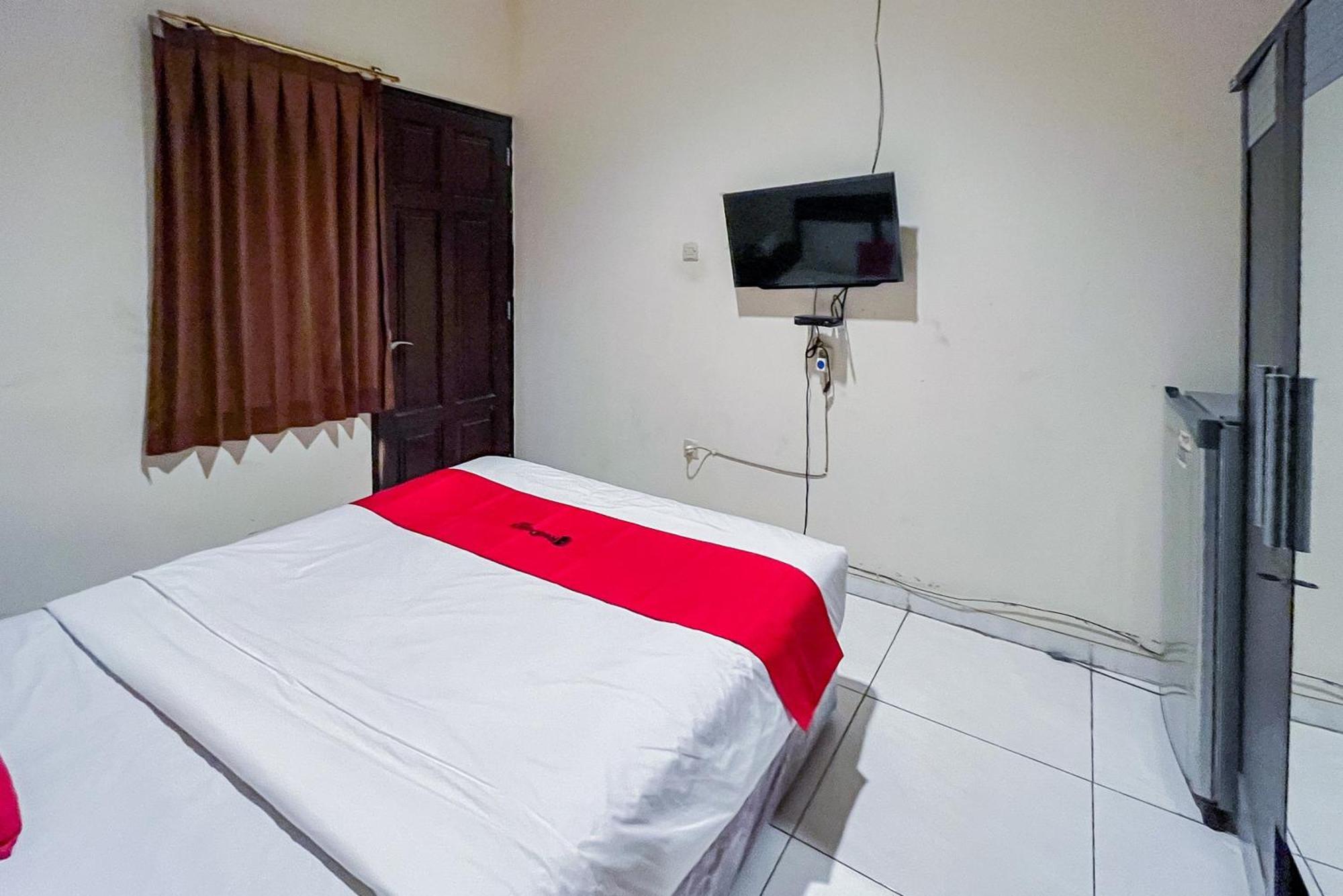 Reddoorz At Graha 99 Simomulyo Hotel Surabaya Exterior photo